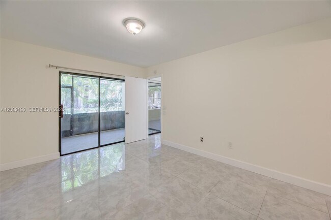 Building Photo - 20160 NE 3rd Ct