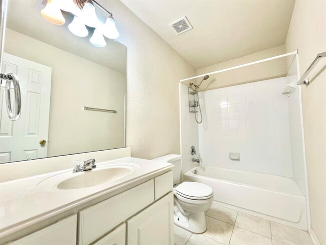 Building Photo - 2126 Juniper Dale Dr