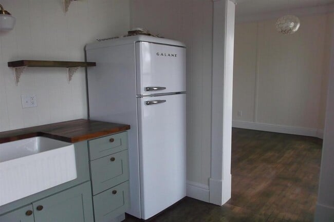 Building Photo - 50 Bank St