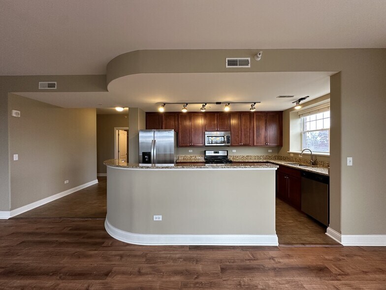 Building Photo - 2 Itasca Place