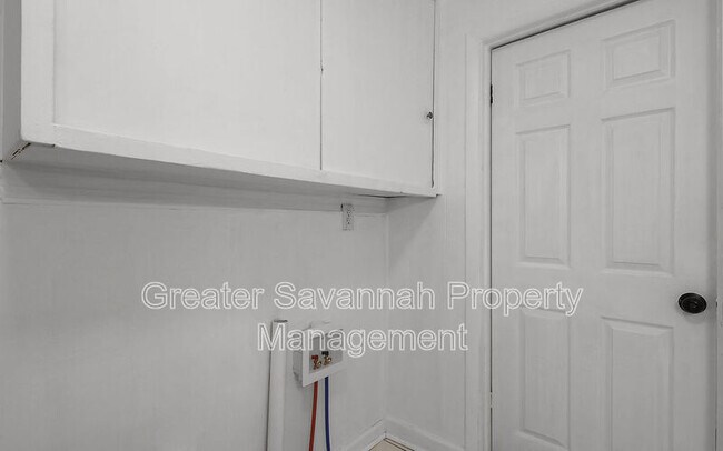 Building Photo - 612 W 42nd St