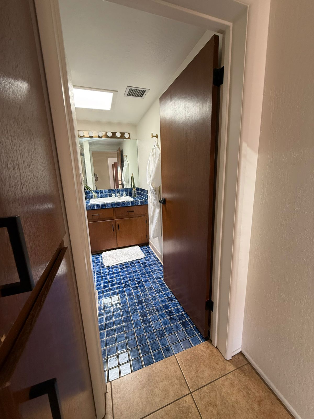 Building Photo - 1402 E Big Rock Rd