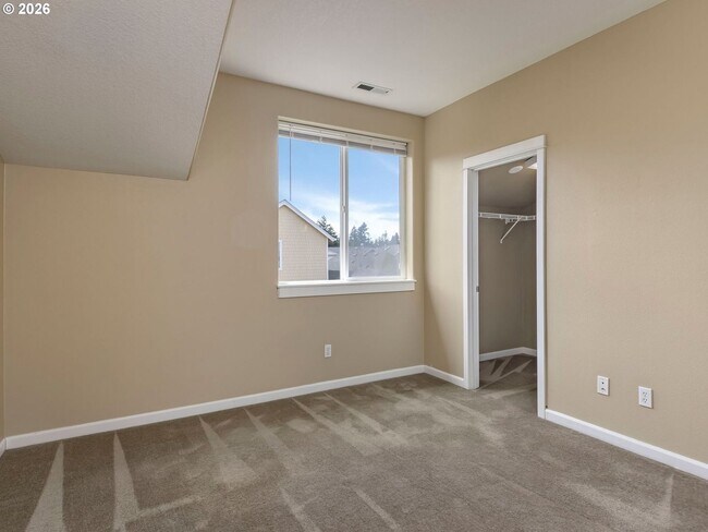 Building Photo - 830 NW Council Dr