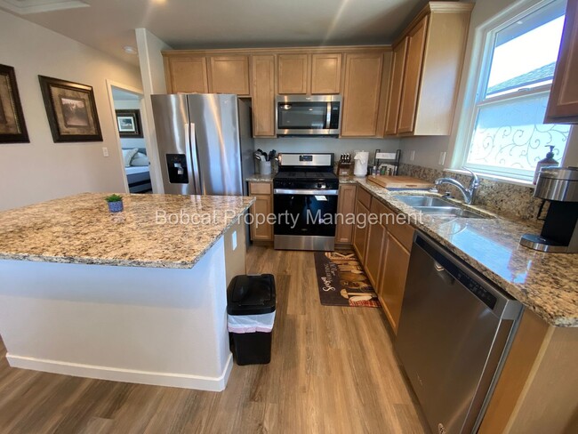Building Photo - Nicely Furnished Townhome in Indian Hills