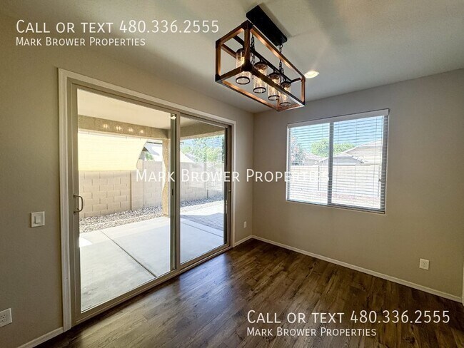 Building Photo - 4594 Kirkland Ave
