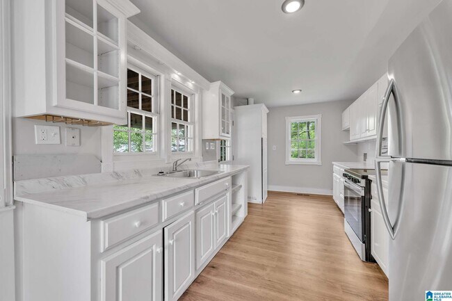 Building Photo - 3027 Cora Ave