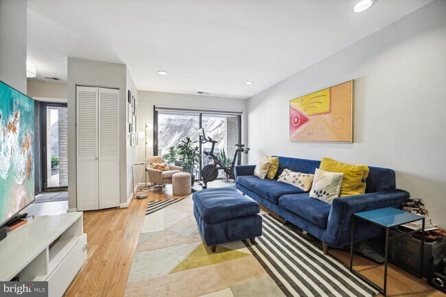 Building Photo - 1325 13th St NW