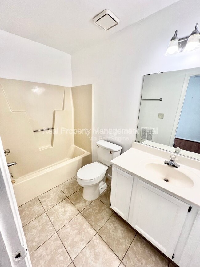 Building Photo - 320 Fairfax Terrace