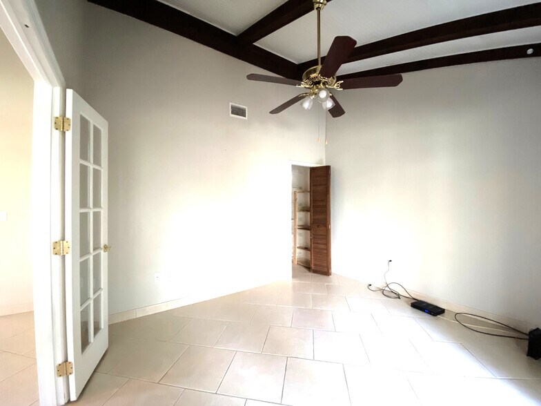 Family room (3rd bedroom) - 12225 Environmental Dr