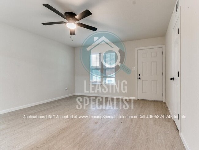 Building Photo - Adorable Norman 3 Bed 1.5 Bath House!