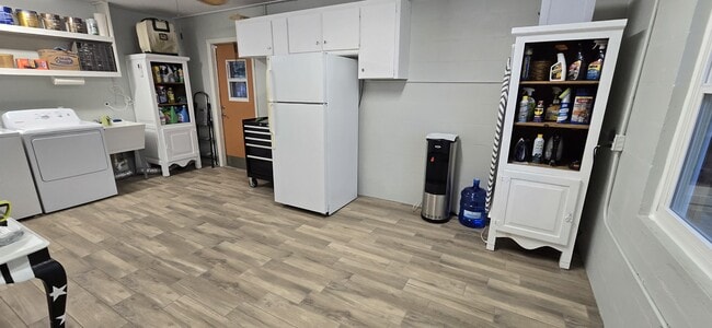 Building Photo - 1801 El Rio Dr