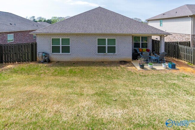 Building Photo - 125 River Springs Ct