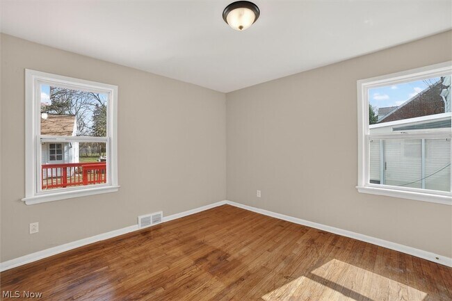 Building Photo - 1851 Beverly Hills Dr