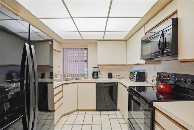 Building Photo - 5611 Gulf of Mexico Dr