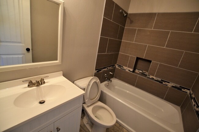 Building Photo - Beautifully remodeled! 3 Bedroom 2 Bath Home in Denham Springs