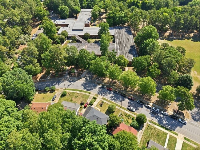 Building Photo - Fully Renovated 3 Bed / 2 Bath Ranch Near Downtown Raleigh & the Greenway!