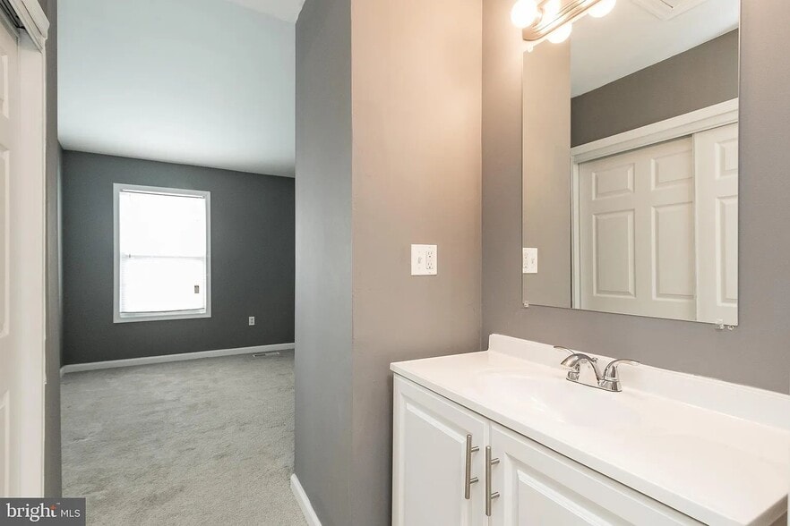 Building Photo - 6204 Barrowfield Ct