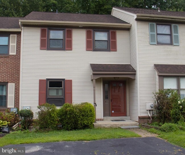 Primary Photo - 214 Sulky Way