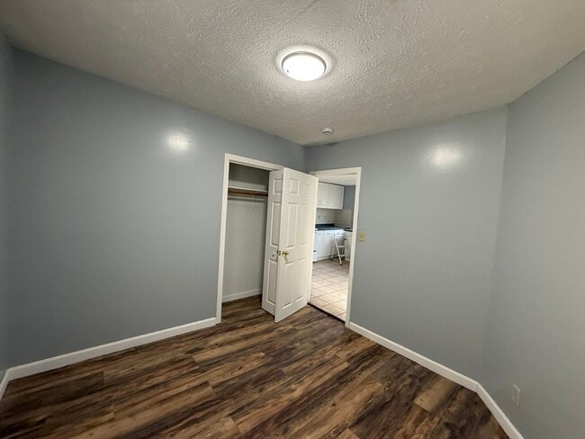 Building Photo - 18 Meadow St