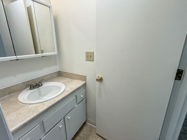 Building Photo - ANNETTE372-374