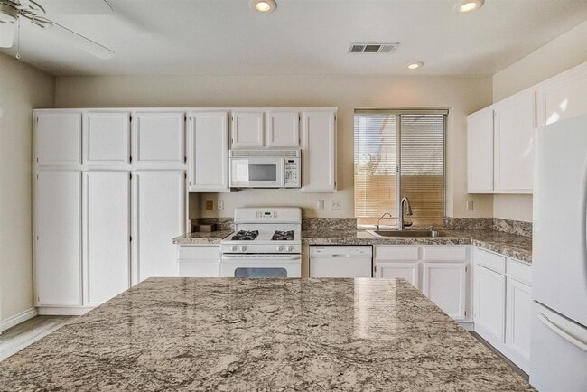 Building Photo - Beautiful 3 Bedroom, 2 Story Home in the Heart of Summerlin!