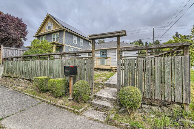 Building Photo - New Price!! Newly Remodeled 2BR/1BA House ...