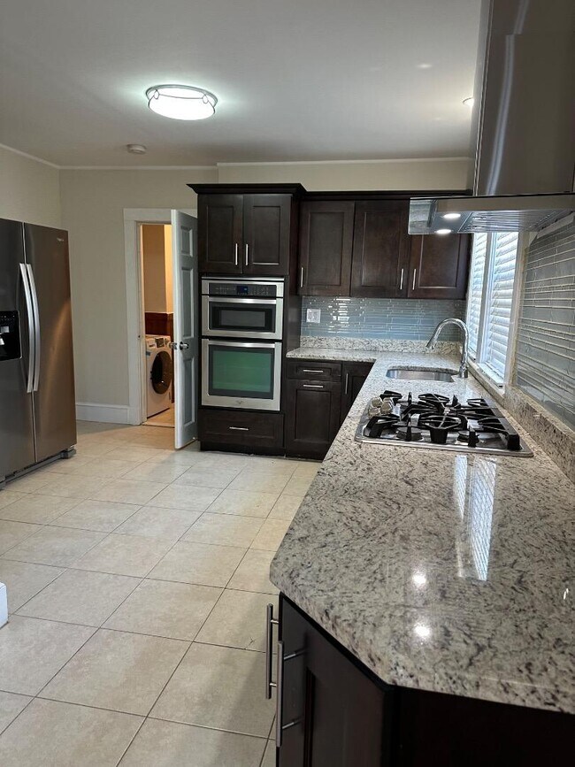 Building Photo - 78 Harriet St