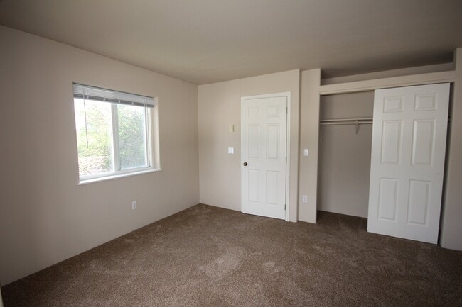 Building Photo - 144 3rd St W