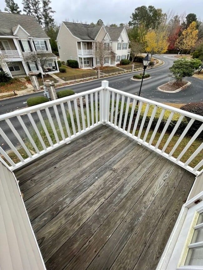 Building Photo - Four Bedroom Town Home with Two Car Garage in University Park-Renovated!