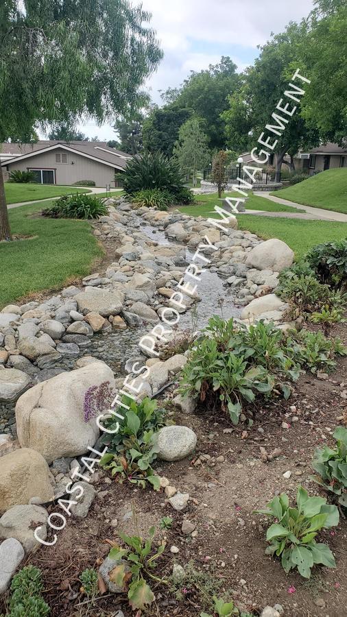 Building Photo - 1696 Carmel Cir E