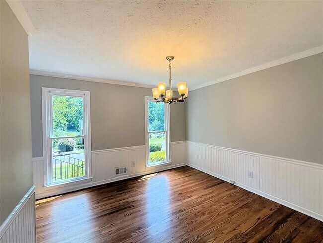 Building Photo - 2329 Milstead Cir NE