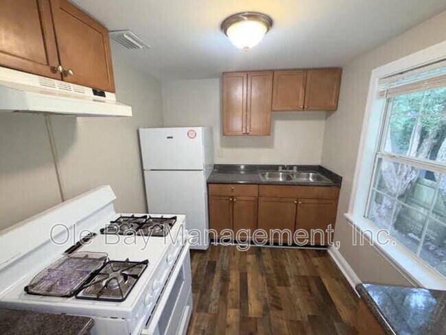 Building Photo - 109 S Carlen St