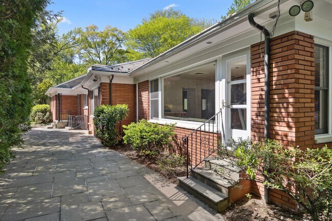 Building Photo - 28 Paddington Rd