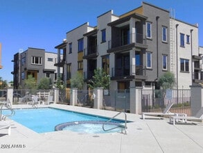 Building Photo - 2090 S Dorsey Ln