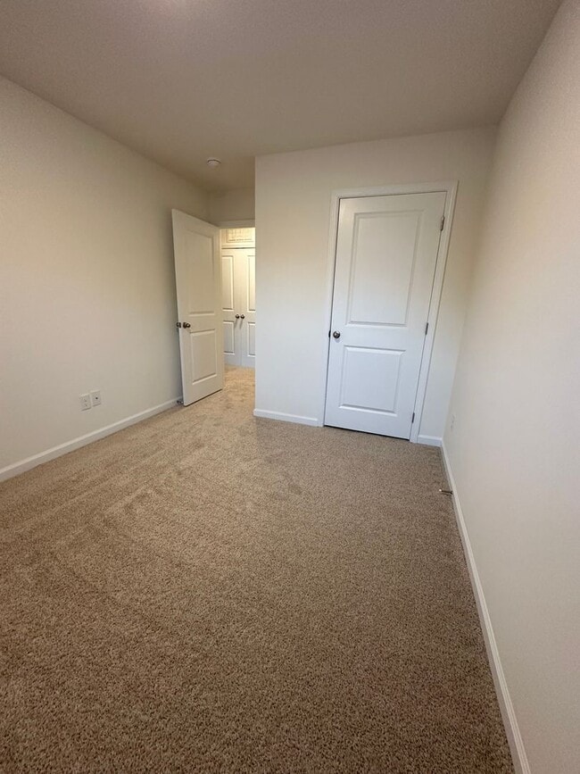 Building Photo - 3 Bedroom / 2.5 Bath Townhome Kingsport, TN