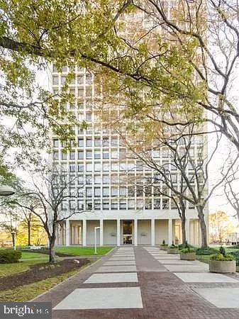 Building Photo - 200 Locust St