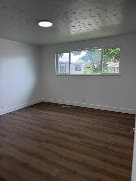 Building Photo - 4438 Losee Dr