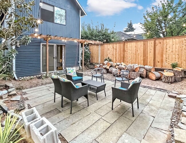Building Photo - Charming Ballard 3BR Home with Patio, Garage in Prime Location