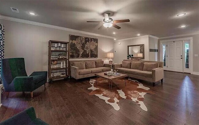 Primary Photo - 5 Arden Cir