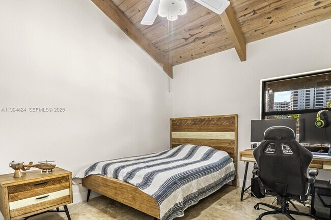 Building Photo - 513 Leslie Dr