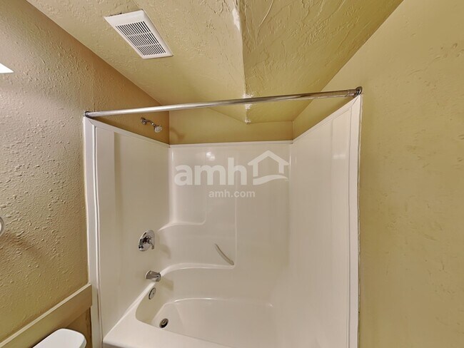 Building Photo - 3703 Lake Vista Dr