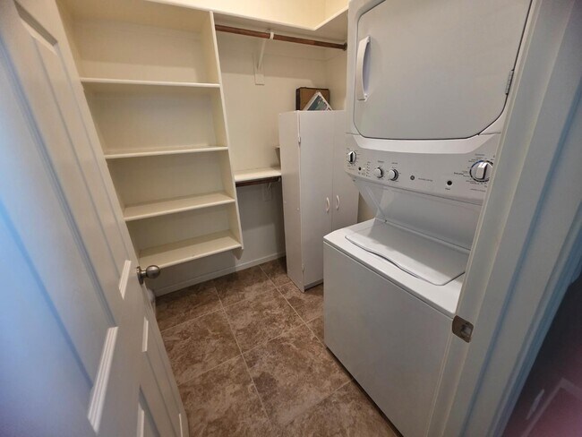 Building Photo - 9 S 195th Ln