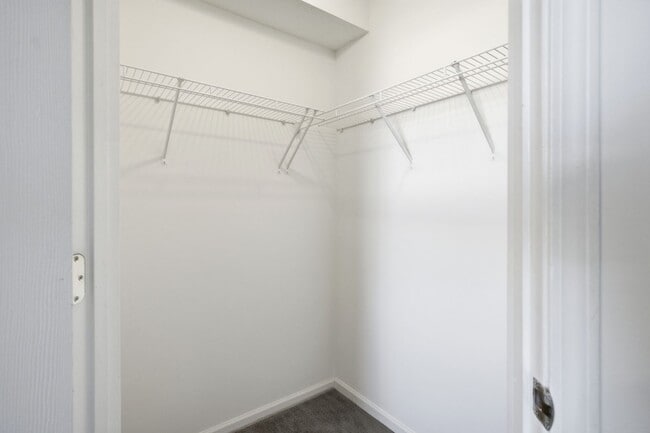 Building Photo - 2413-2415 Northampton Dr.