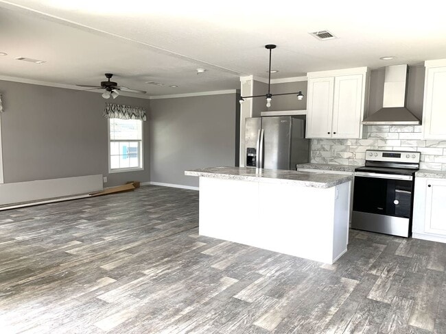 Building Photo - 147 Woodland Dr