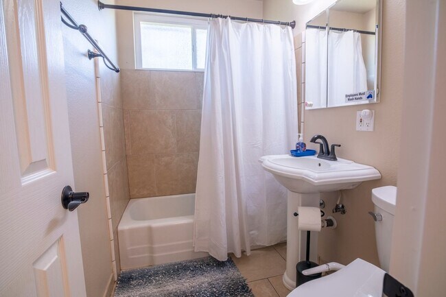 Building Photo - House for Rent in Redlands