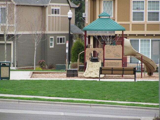 Building Photo - 1652 NW Shadow Hills Lane ~ Excellent Beth...
