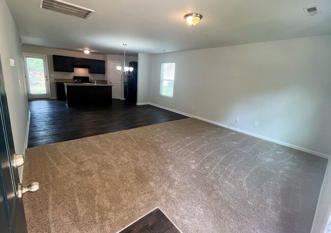Building Photo - Beautiful 3 bedroom, 2 1/2 bathroom home i...