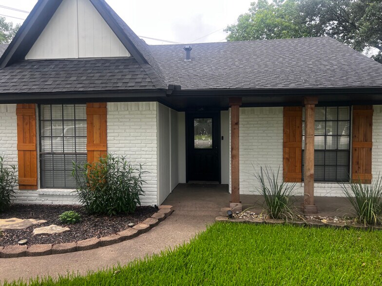 Primary Photo - 4123 Willow Oak St