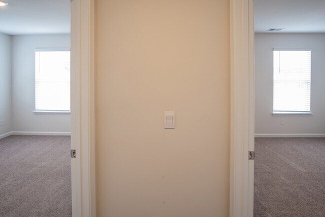 Building Photo - Inviting 5-Bedroom in Conway