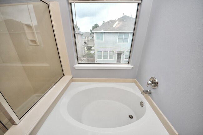 Building Photo - 16526 Cairngrove Ln